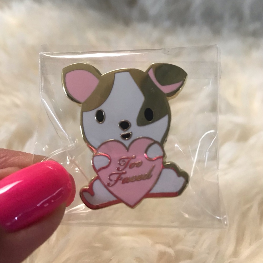 Too Faced Clover pin